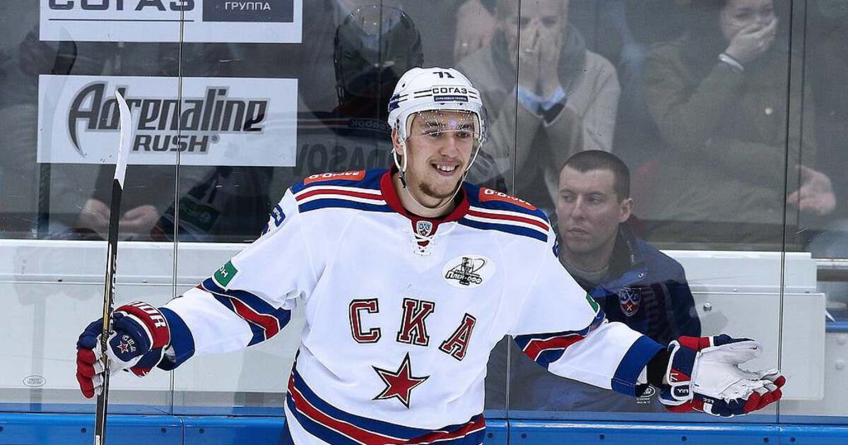 Антон Бурдасов хоккеист СКА