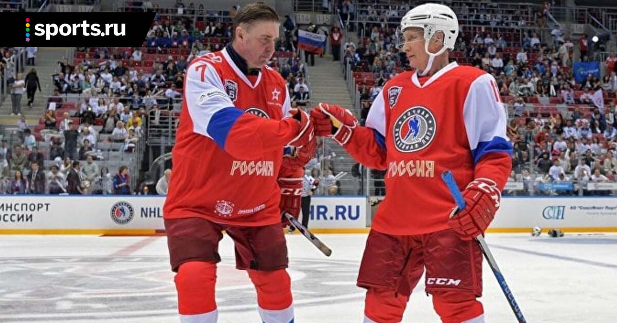 Путин наградил защитника великой пятерки орденом Александра Невского. Они вместе играют в команде легенд хоккея