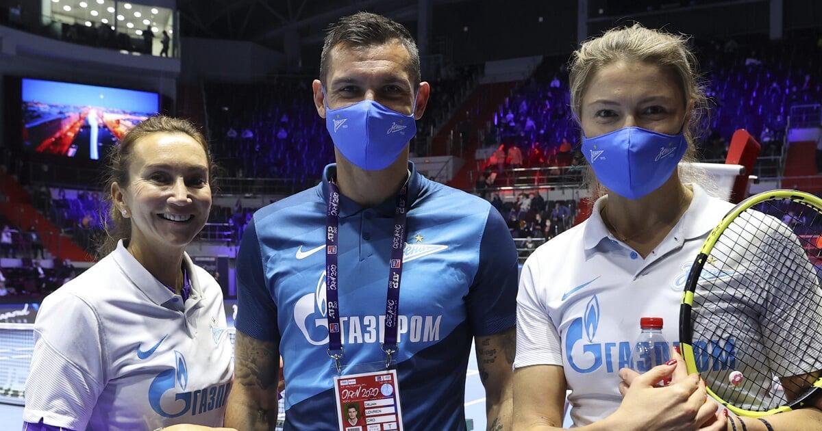 Теннис выставочный турнир. Чемпионат России по плаванию 2020. Чемпионат России по плаванию 2020 Казань. Чемпион России по плаванию 2020. Чемпионат России по плаванию Казань награждение.