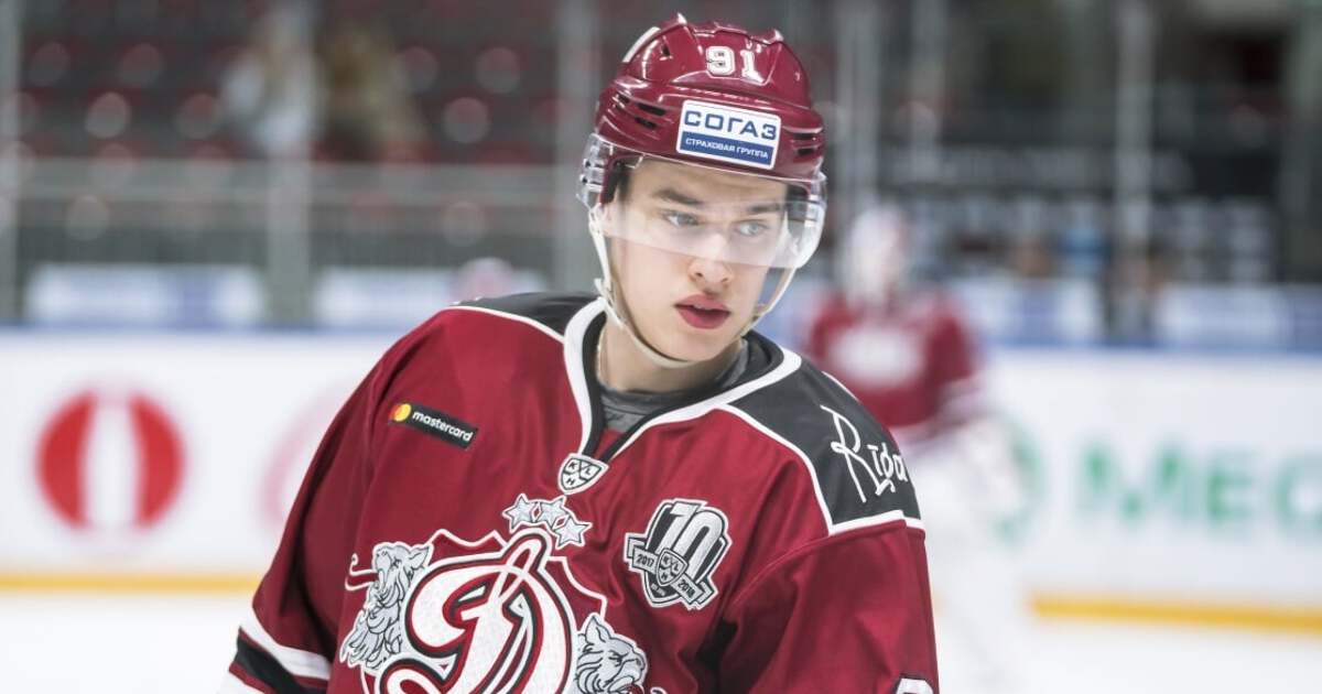 Николай Елисеев хоккеист