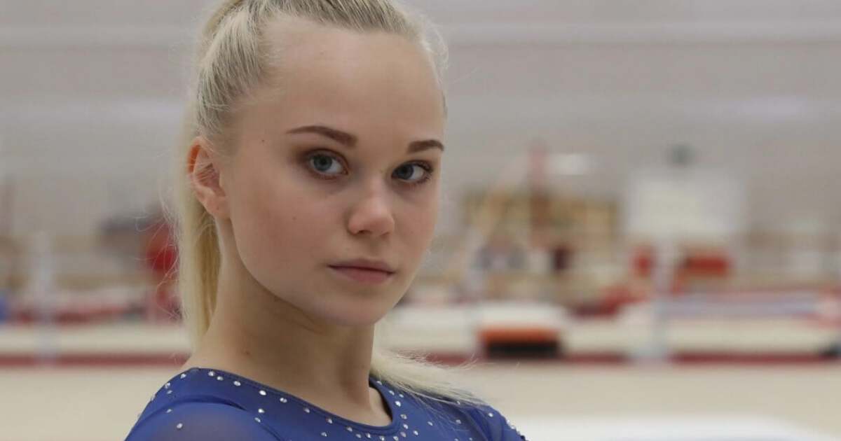Ангелина Мельникова брусья