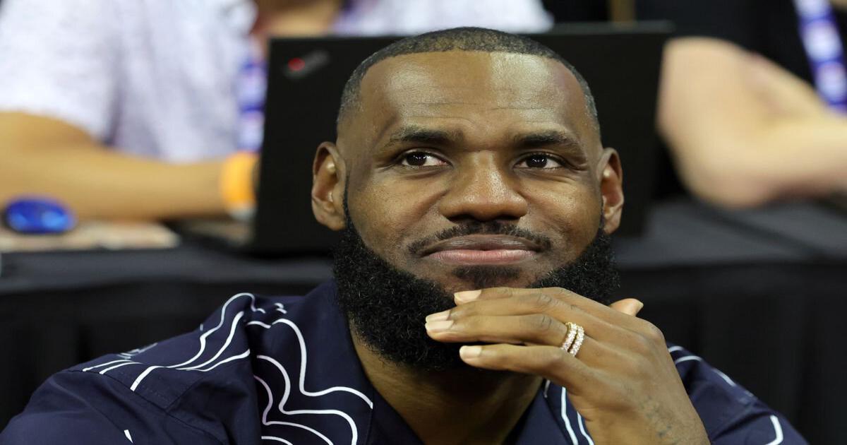 LEBRON James 2022