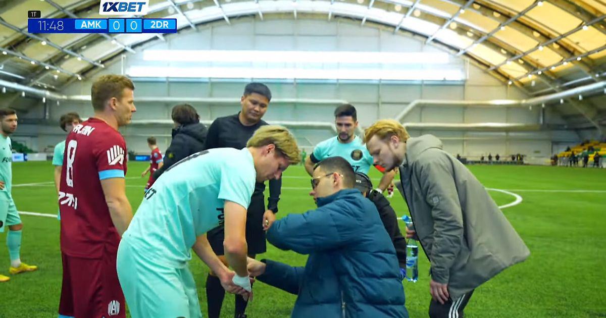 сломать руку мобилизация. бабки с компьютером. перелом руки у пожилого человека. бабушка со сломанной ногой фото. бабушке сломали руку.