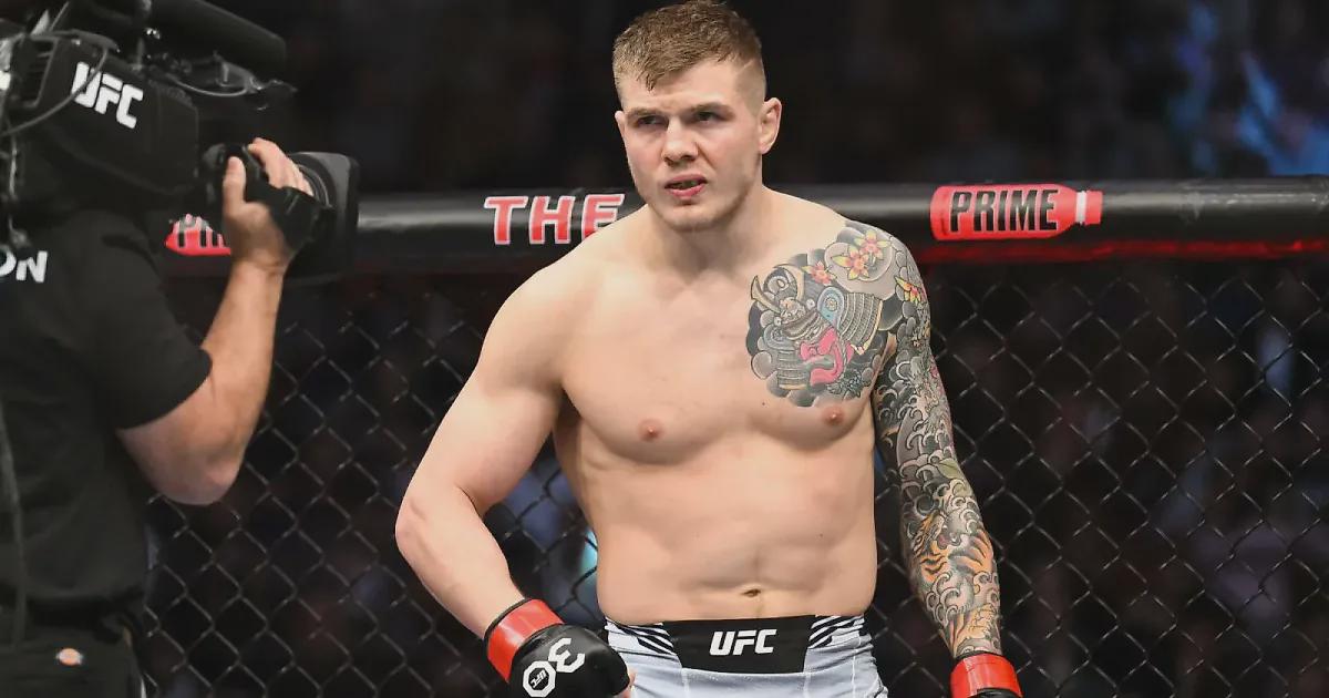 Марвин сайт. Веттори боец. Vettori UFC. Боец Marvi Марвин Веттори. Юфс 300.