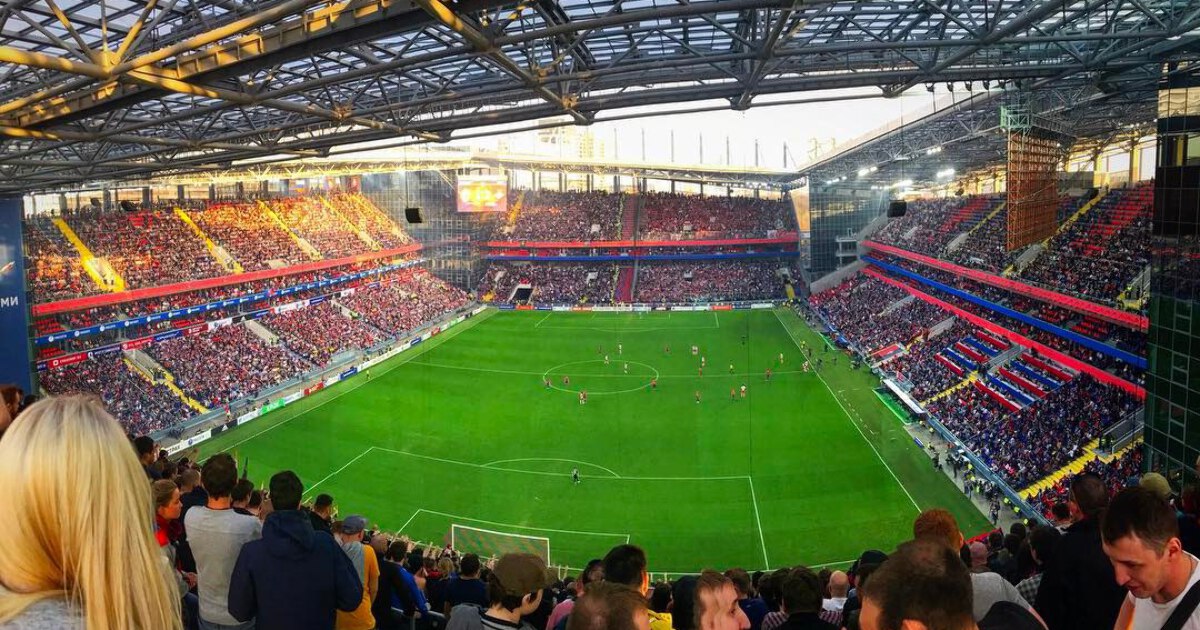 Стадион во время матча
