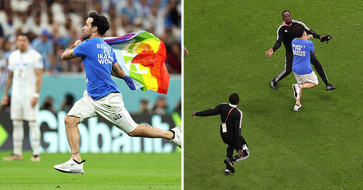 Человек выбежал на поле. Роналду во время матча. Марио Ферри. Офсайд Роналду Бавария фото. Уругвай люди.