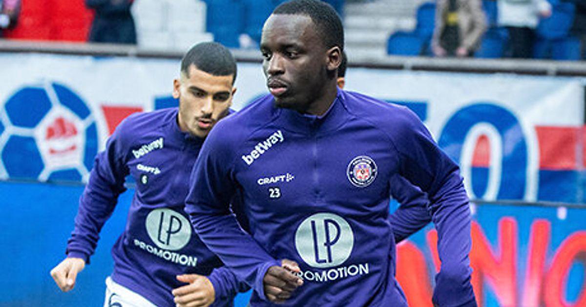 силва футболист манчестер сити. Hay futbolistner. альберт богатырев. хамулич футболист. мусса диарра.