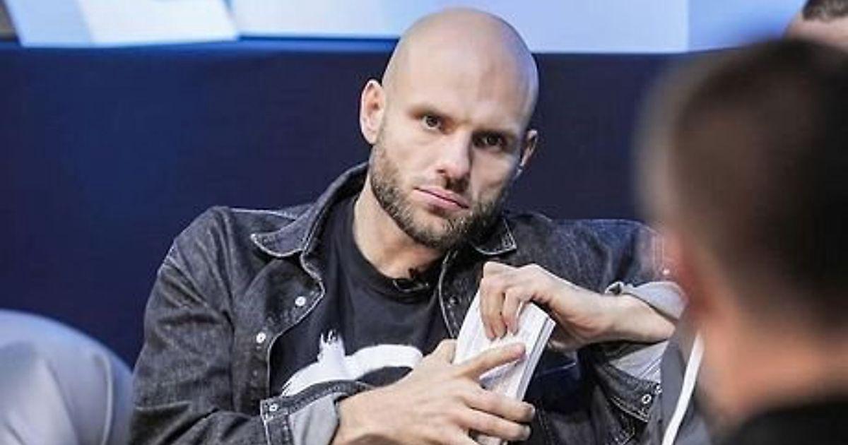 раздвинула попку частное  